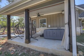 Terrace/patio - Crazy Horse-Close to Canyon Lake Marina! (Canyon Lake)