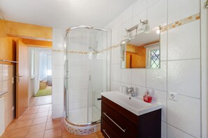 Shower, towels