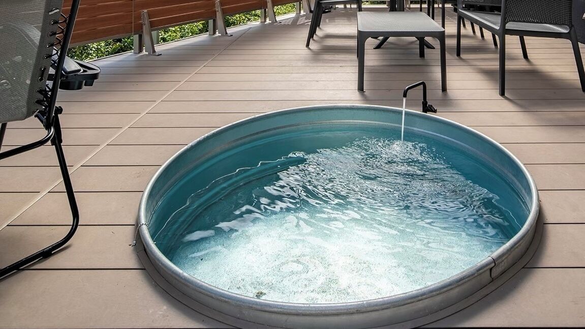 Bañera de hidromasaje al aire libre