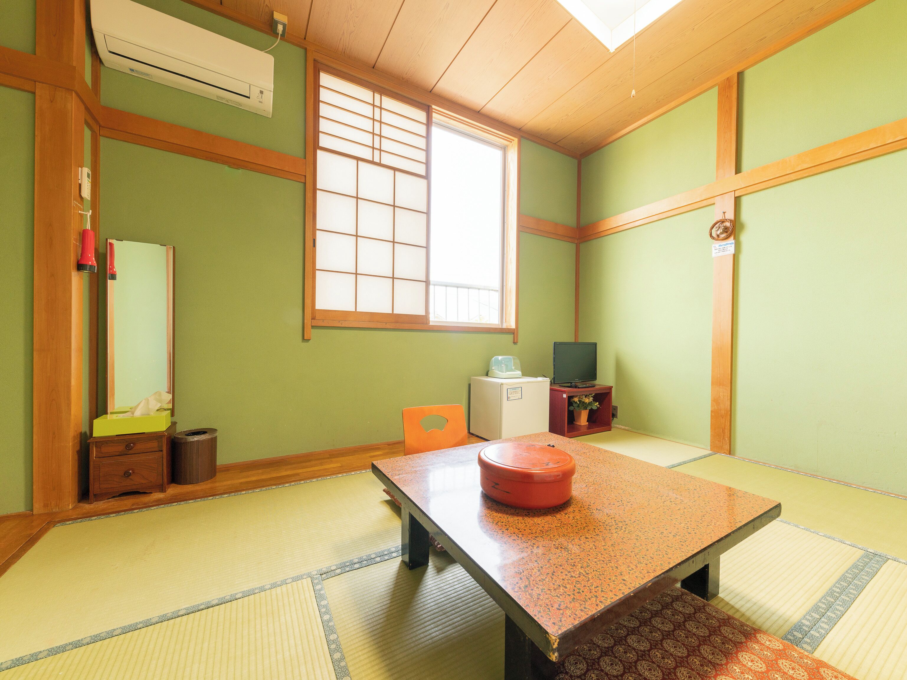 المنشأة من الداخل