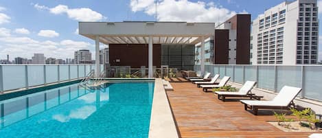 Inomhuspool och utomhuspool