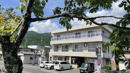 Exterior. Kamisuwa Onsen Minshuku Ahiru