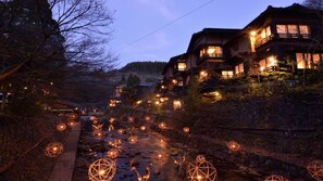 A traditional Japanese building with multiple levels, a stone pathway, and spherical lanterns. - Kurokawa Onsen Iyashi no Sato Kiyashiki (Minamioguni)