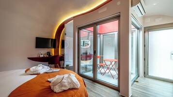 1 bedroom, desk, free WiFi, bed sheets