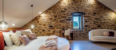 1 bedroom, desk, free WiFi, bed sheets