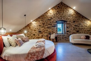 1 bedroom, desk, free WiFi, bed sheets