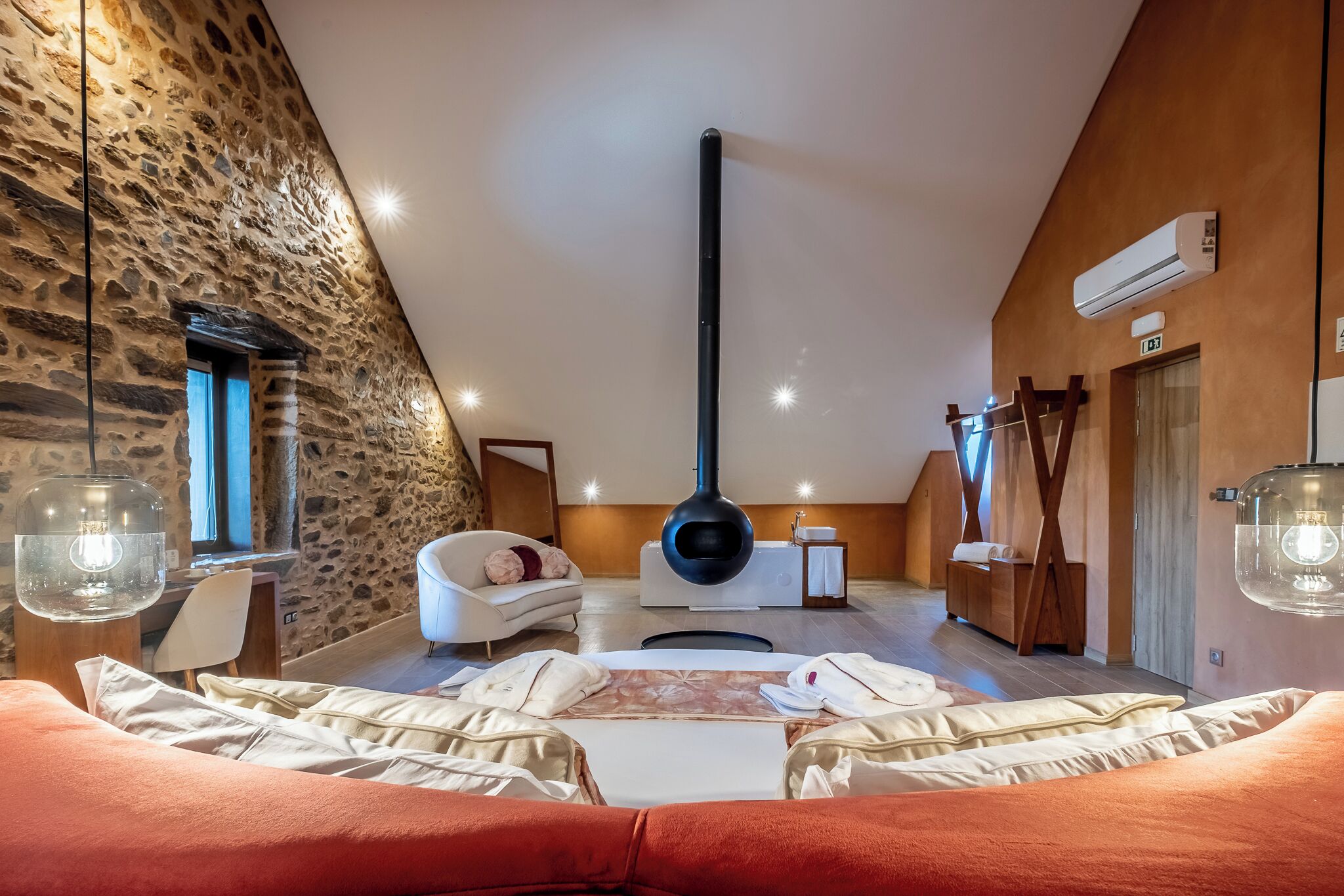 1 bedroom, desk, free WiFi, bed sheets