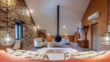 1 bedroom, desk, free WiFi, bed sheets