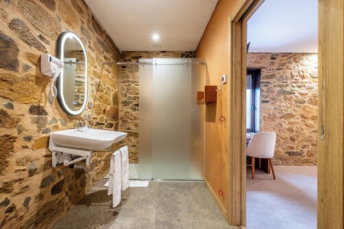 Cherry Room - Superior Double Room (reduced mobility)