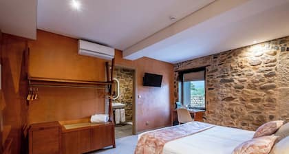 Cherry Room - Superior Double Room (reduced mobility)