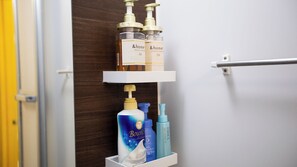 Hair dryer, soap, shampoo - Bluebird Hotel (Fujikawaguchiko)