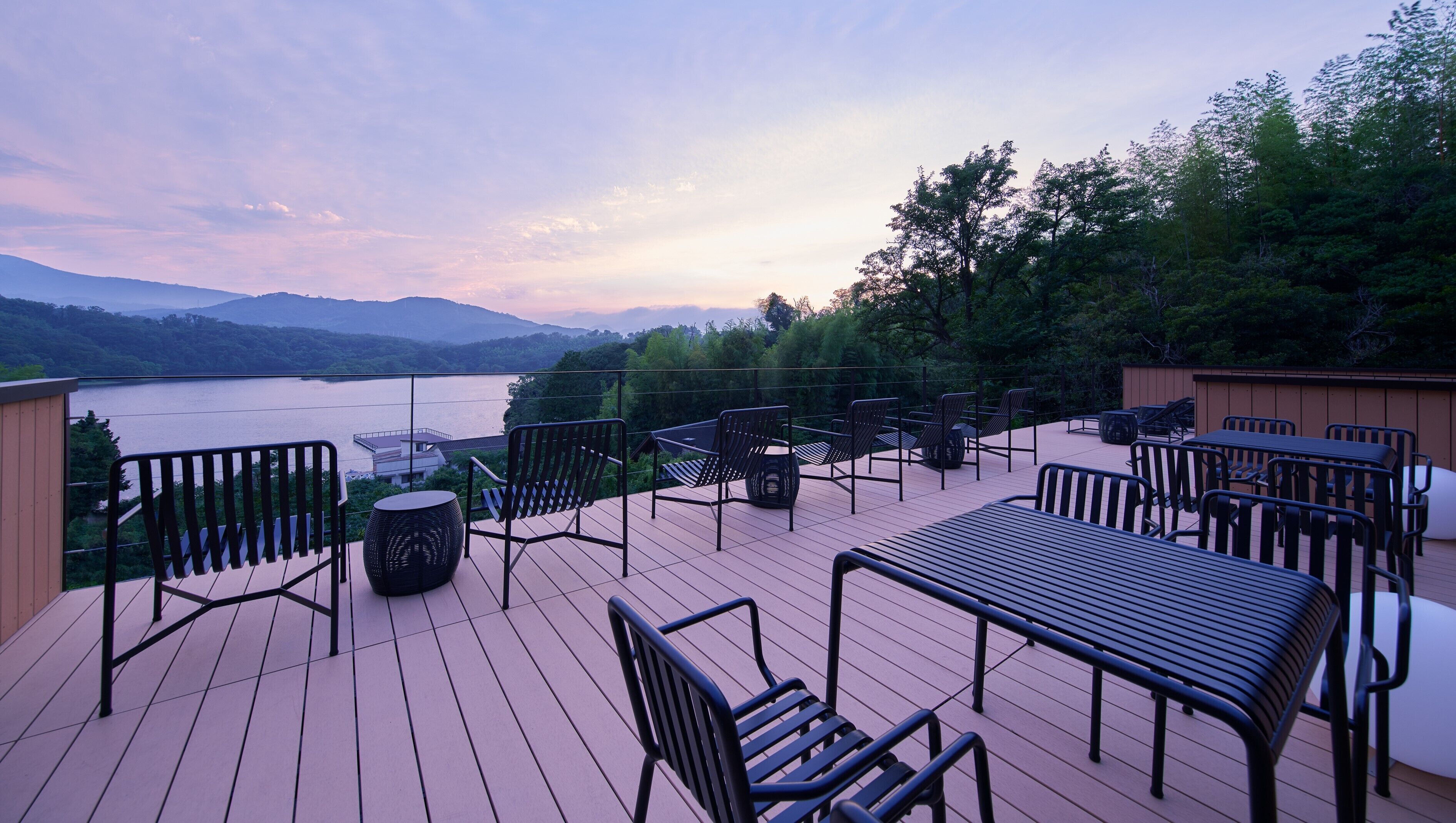 屋外ダイニングエリア