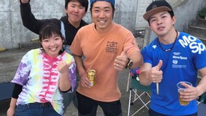 A group of people at an outdoor barbecue with a grill, food, and a table. - Pension Tama House (Yuzawa)