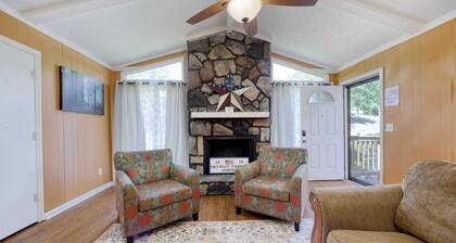 Cozy Cabin-Style Retreat | Sleeps 10 Near Fort Benning