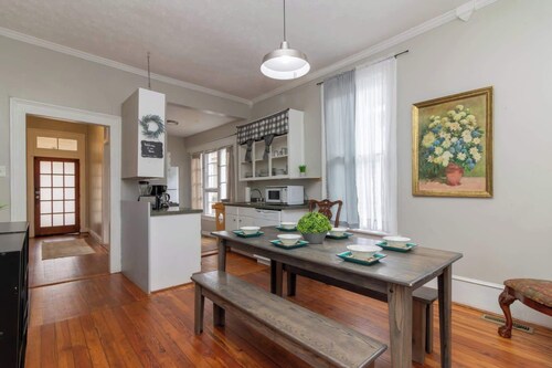 The Sunny Southern Manse Front Unit Walk Downtown