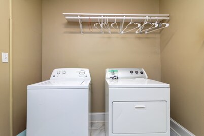 Downtown, Moments from Riverwalk-Broadway Bungalow