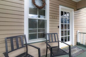 Terrace/patio - Downtown, Moments from Riverwalk-Broadway Bungalow (Columbus)