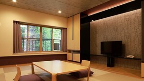 A room with a large window, a TV, a table, and a cabinet. - Okunikko Yumoto Onsen Okunikko Kogen Hotel (Nikko)