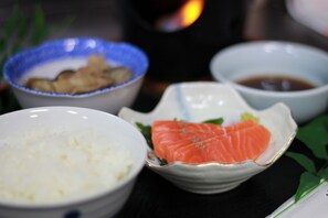 Comida y bebida