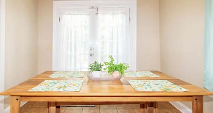 Closest Historic BnB to Ft Moore-Americana Cottage