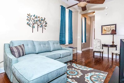 Closest Historic BnB to Ft Moore-Americana Cottage