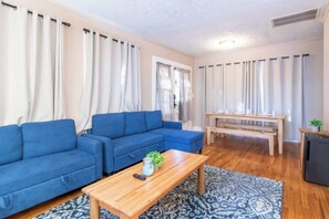 TV, offices - Near Downtown, Parks & Museum - Midtown Back House (Columbus)