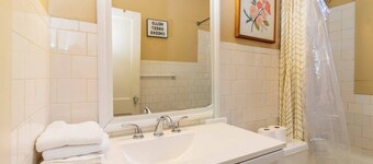 Downtown, Mins to Lakebottom Park-Our Midtown Nook