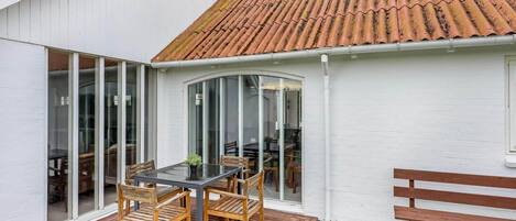 House | Outdoor dining
