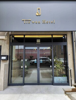 Exterior detail - Tiz Wan Hotel (Sumoto)