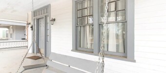 Heart of Downtown, Shops & Dining - Cozy Craftsman