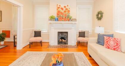 Near Lakebottom Park & Downtown - Parkside Cottage