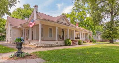 Wrap-Around-Porch & Pet-Friendly- Cozy Uptown Home