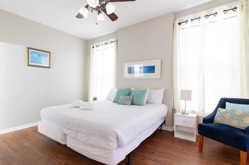 Wrap-Around-Porch & Pet-Friendly- Cozy Uptown Home