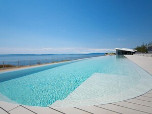 Pool - Tiz Wan Iwaya Awaji (Awaji)
