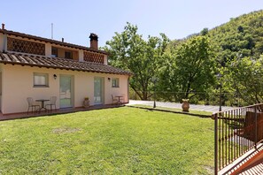 Property grounds - Relaxing Double Room Surrounded by Nature (Vicchio)