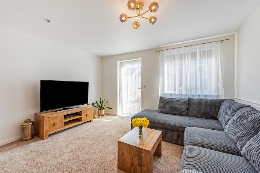 Lovely 2 Bedroom Modern Home - Driveway Parking For 2 Cars And Pet Friendly! - Andover