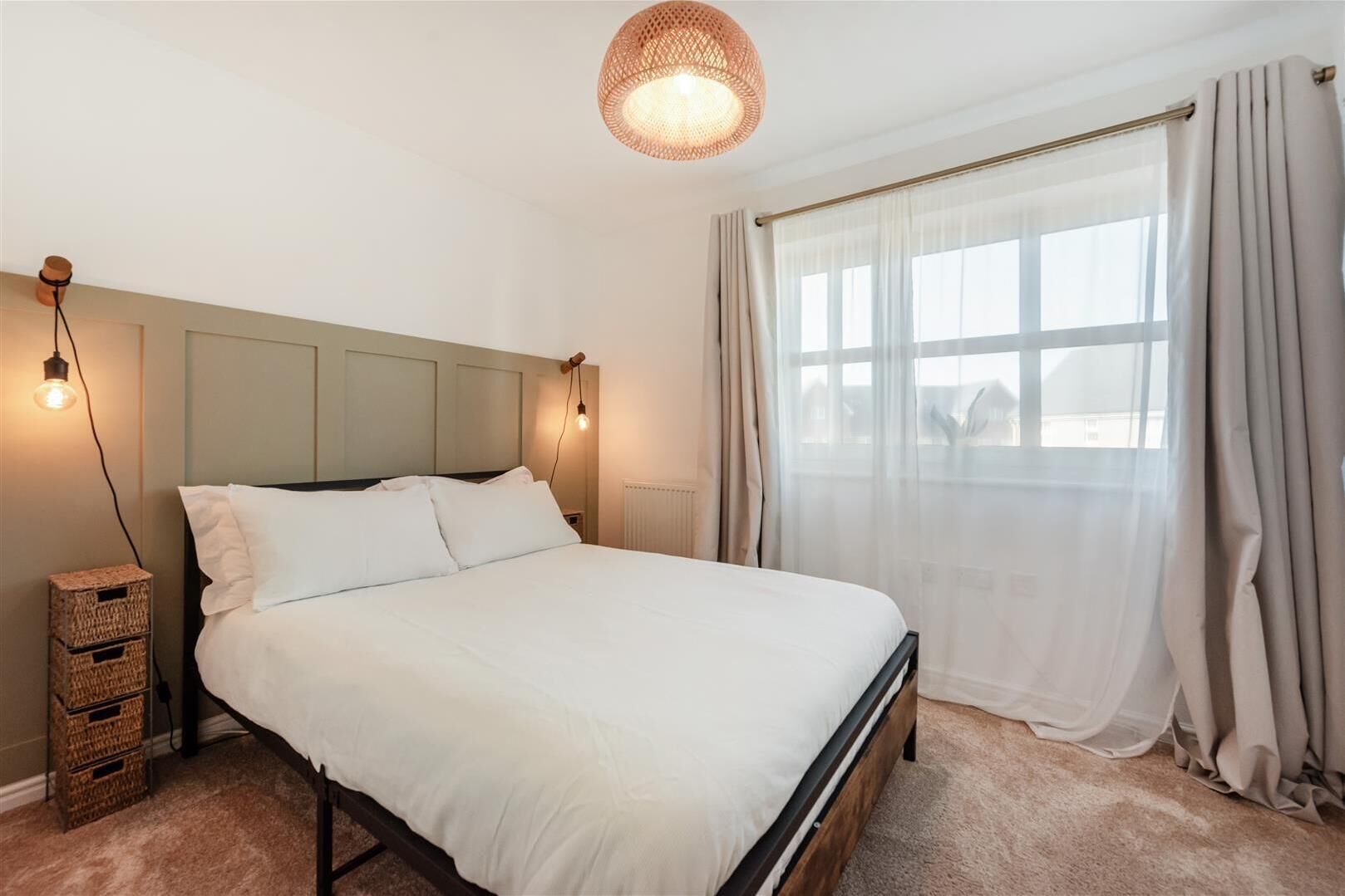 Iron/ironing board, Internet, bed sheets