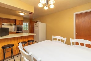 Dining - Family-Friendly Near Fort Benning! Crimson Ranch (Columbus)