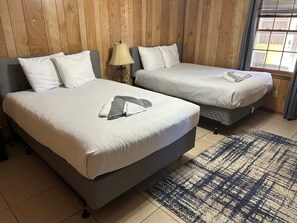 Iron/ironing board, travel cot, WiFi, bed sheets - Mins to Fort Benning - The Columbus Cottage Guesthouse (Columbus)