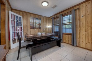 Interior - Mins to Fort Benning - The Columbus Cottage Guesthouse (Columbus)