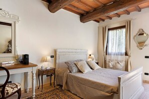 WiFi, bed sheets - Relaxing Double Room Surrounded by Nature (Vicchio)