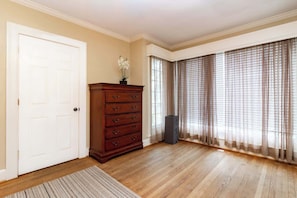 Interior - Large BnB with Pool! The White House & Cottage (Columbus)