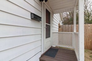 Exterior detail - Large BnB with Pool! The White House & Cottage (Columbus)