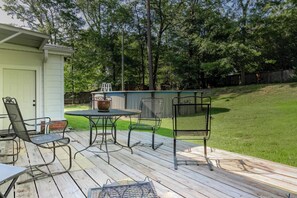 Outdoor dining - Large BnB with Pool! The White House & Cottage (Columbus)