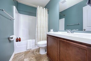 Shower, hair dryer, towels, shampoo - Near Ft. Benning & Downtown: The Moore House 2 (Columbus)