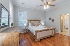 Ferros/tábuas de passar roupa, berço de viagem, Wi-Fi, roupa de cama