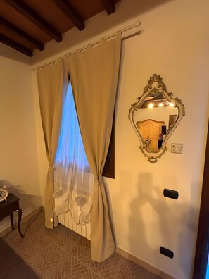 Interior - Spacious Double Room Surrounded by Nature (Vicchio)