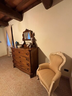 Interior - Spacious Double Room Surrounded by Nature (Vicchio)