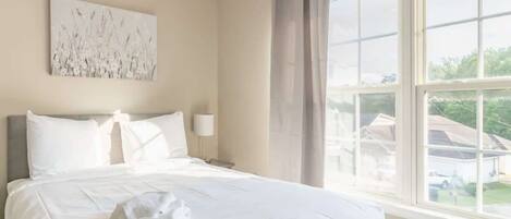 Ferros/tábuas de passar roupa, berço de viagem, Wi-Fi, roupa de cama
