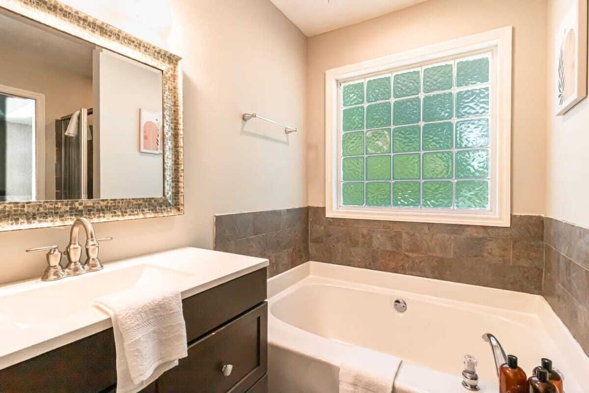 Shower, hair dryer, towels, shampoo